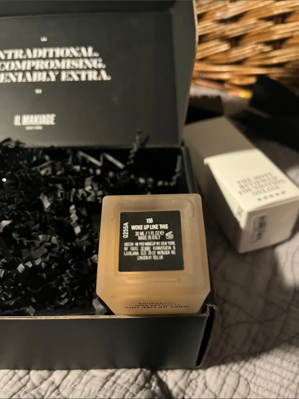 NIB IL Makiage flawless base foundation one fluid ounce